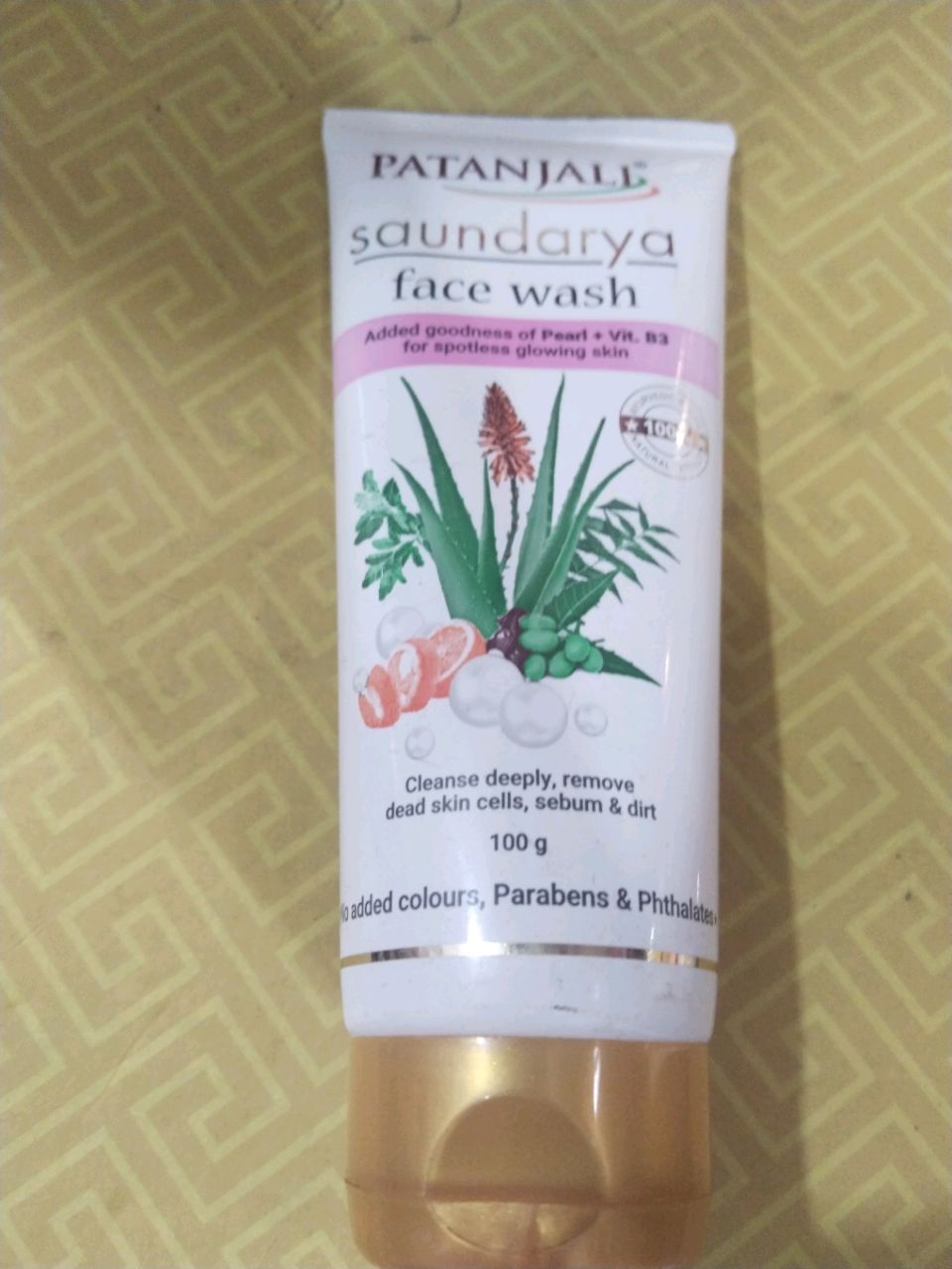 saundrya facewash 